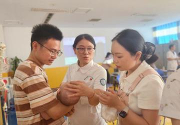 “孕产康育 健康一生” 妇产儿党支部开展母亲节主题公益活动