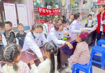 护航母婴 关爱未来——妇产儿党支部开展“护航母婴 关爱未来”义诊活动
