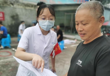 医心向党 不负使命 ——我院普外消化党支部到丰裕镇卫生院开展“万名医护走基层”医疗健康志愿服务暨“世界肝炎日”义诊活动
